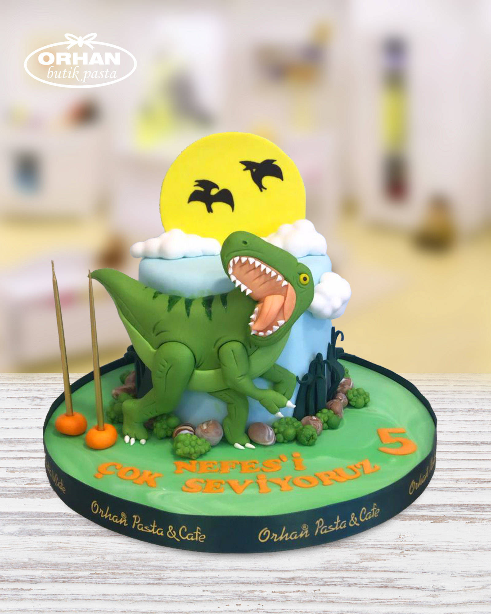 Jurassic World Doğum Günü Pastası